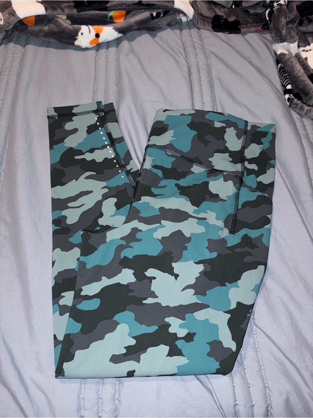 NWOT Lululemon size 14 camo leggings